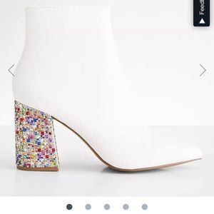 Betsey Johnson Kassie Ankle Boot ✨🌈